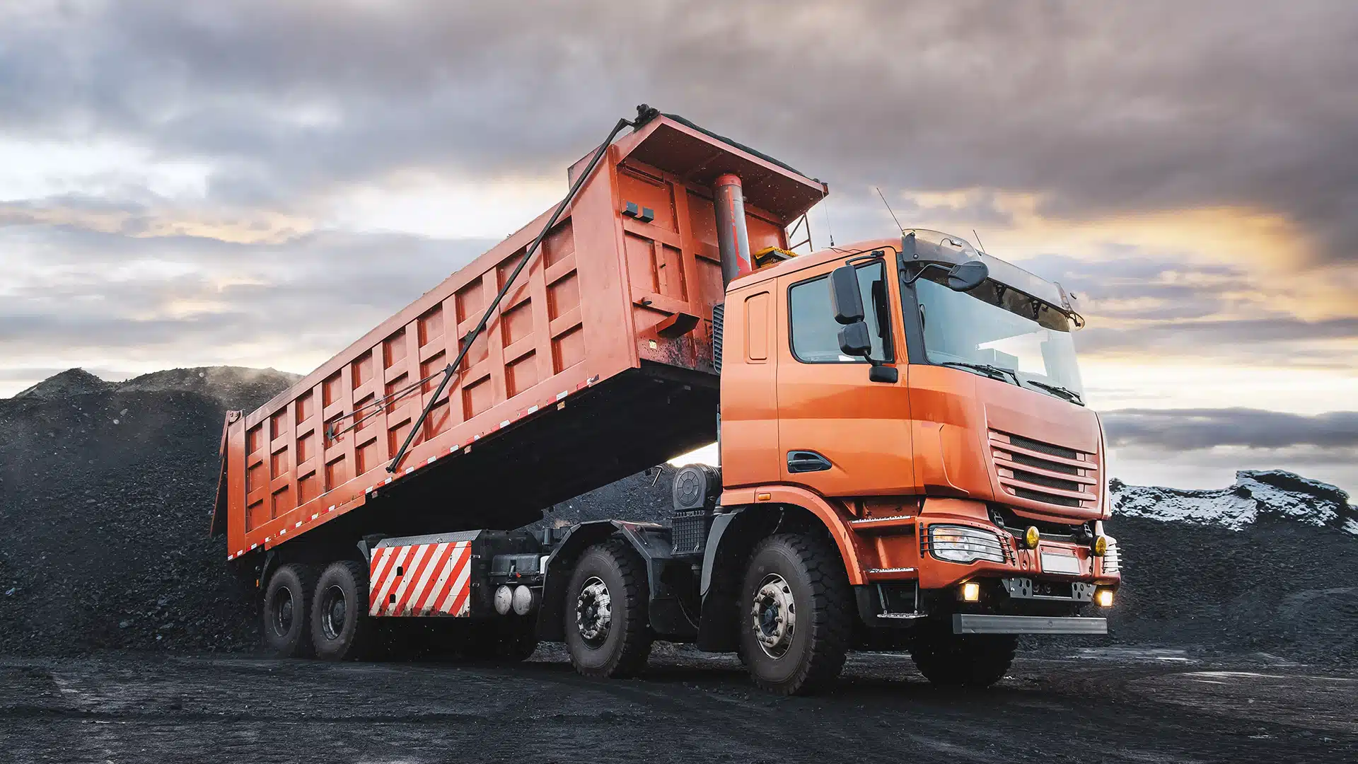 الشاحنات القلابة